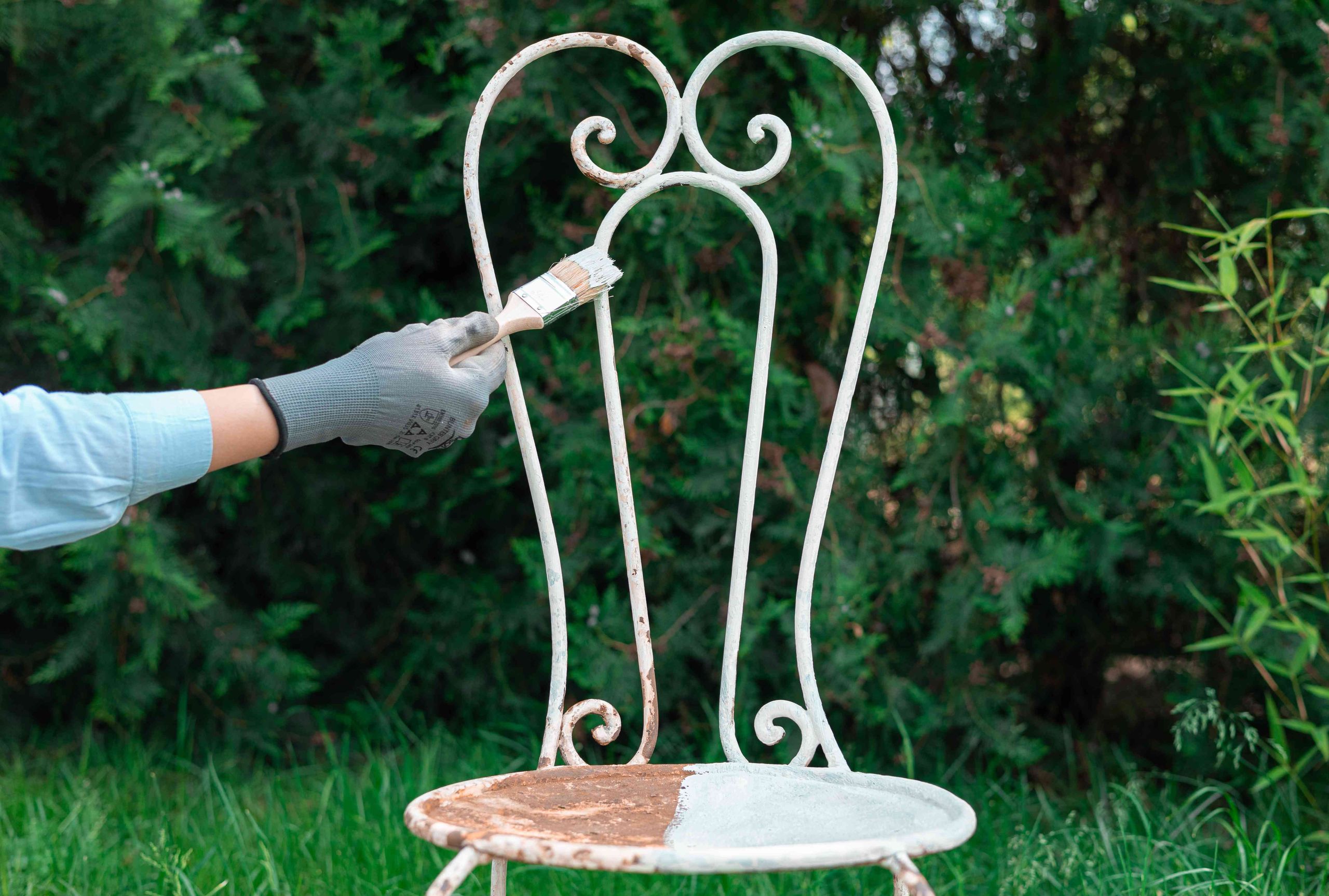 Metal protection — painting rusty metal with anti-corrosion coating